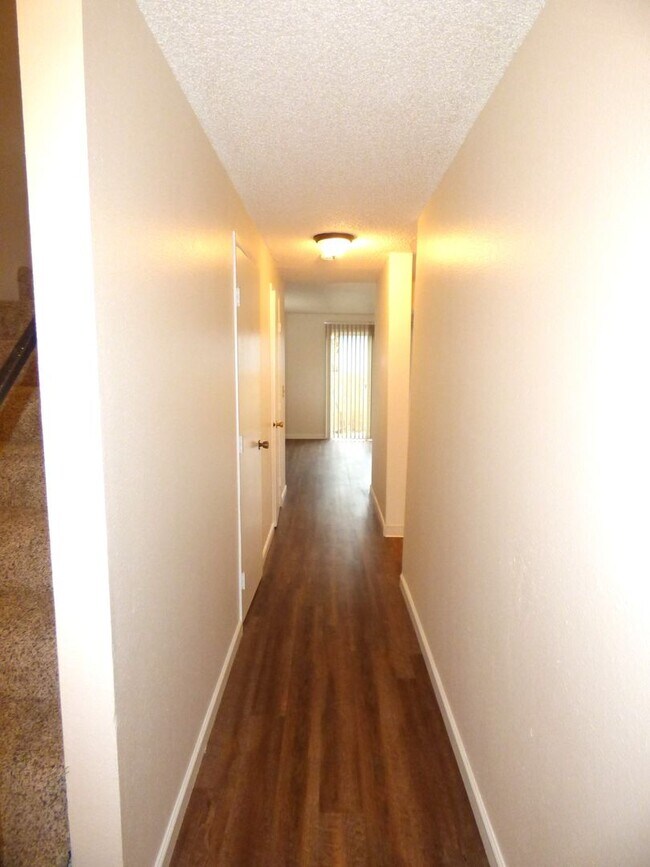 Building Photo - 2 bed 1.5 bath Townhome in Keizer