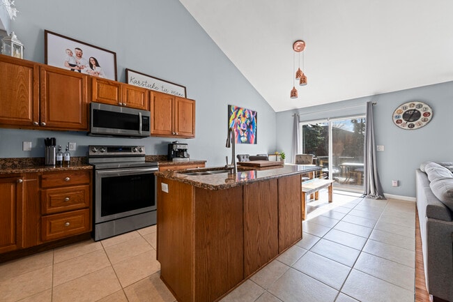 Building Photo - 3836 Lesia Dr