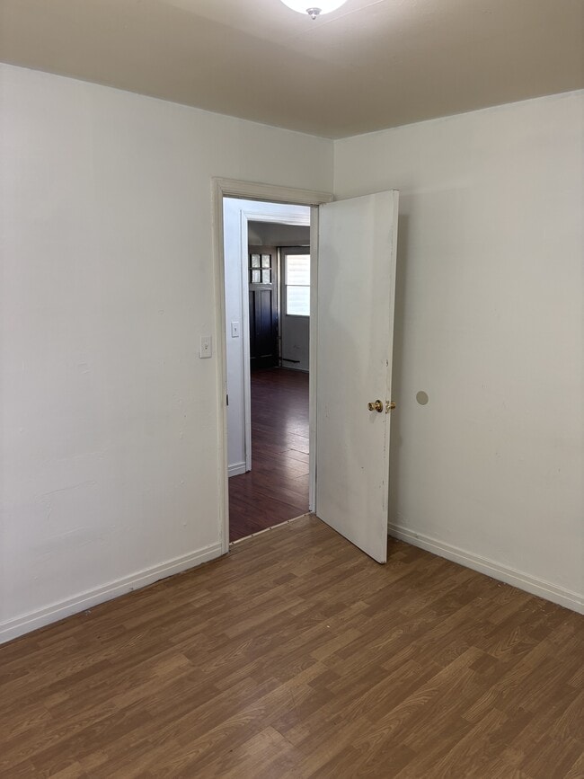 Building Photo - 1827 E McFarland St