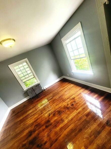 Building Photo - 609 Cooke St