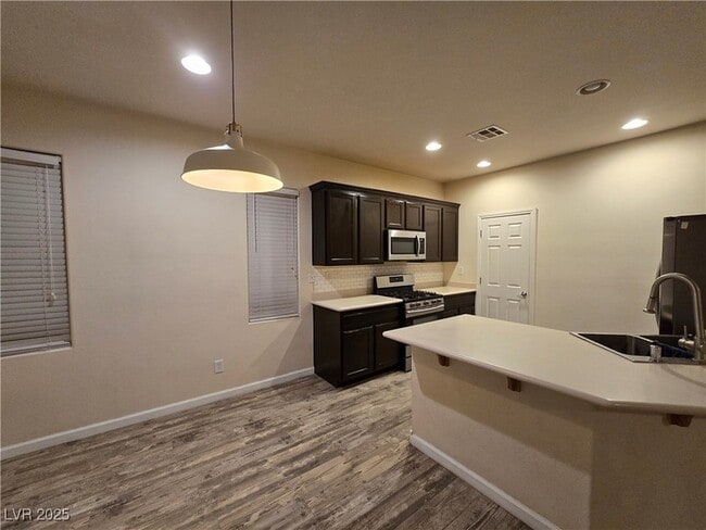 Building Photo - 9538 Van Halen Ln