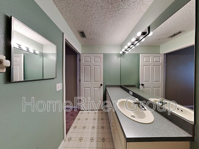 Building Photo - 9824 Morris Glen Way