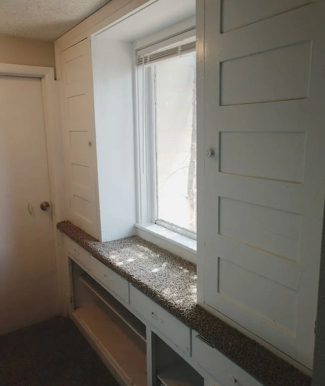 Building Photo - 2 Bed, 1 Bath Duplex
