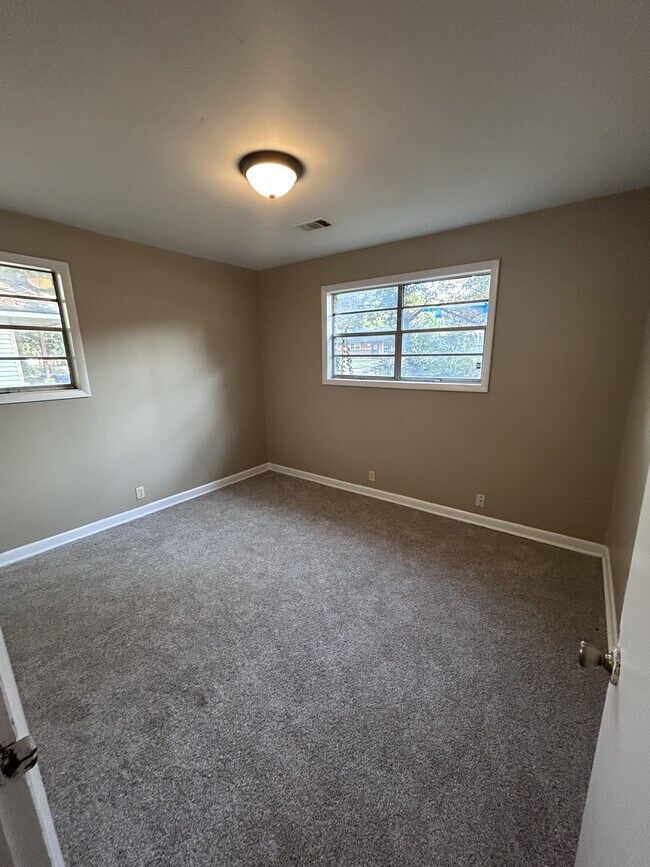 Building Photo - 1811 Rosemond Ave