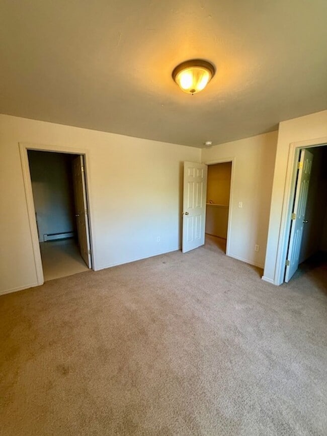 Building Photo - 3 Bedroom, 2.5 Bathroom Townhouse; Short Drive to MSU Campus