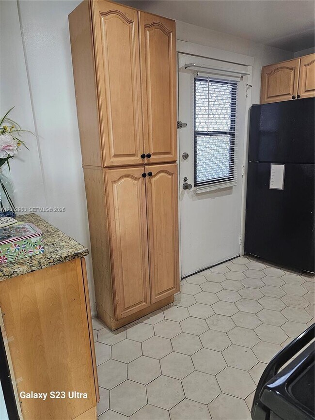 Building Photo - 20400 W Country Club Dr