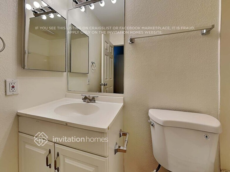 Building Photo - 11234 N 81st Ave