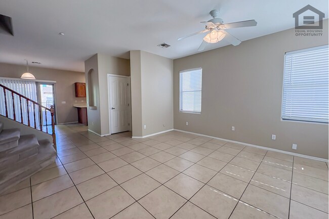 Building Photo - 4Bed/2.5 Bath House at Greenway/75th Ave! Ready for Immediate Move-In! -- Gated Community!