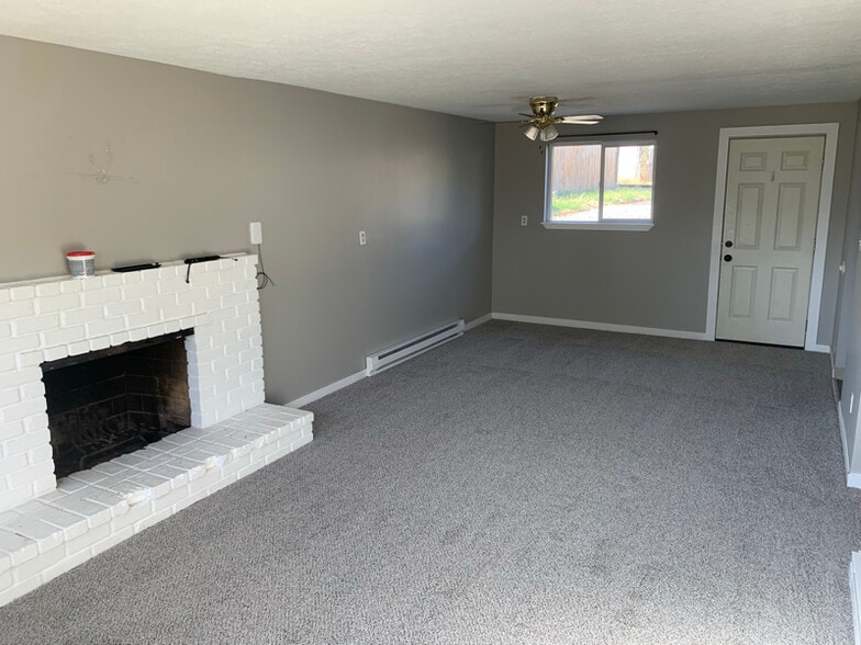 Building Photo - 608 Villard St