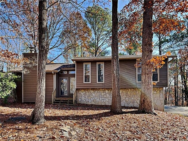 Primary Photo - 619 Green Valley Dr