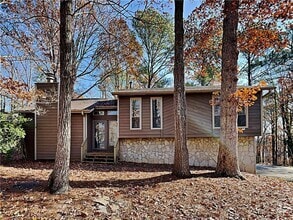 Building Photo - 619 Green Valley Dr