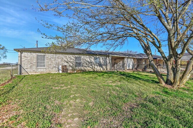 Building Photo - 2620 Ford Rd