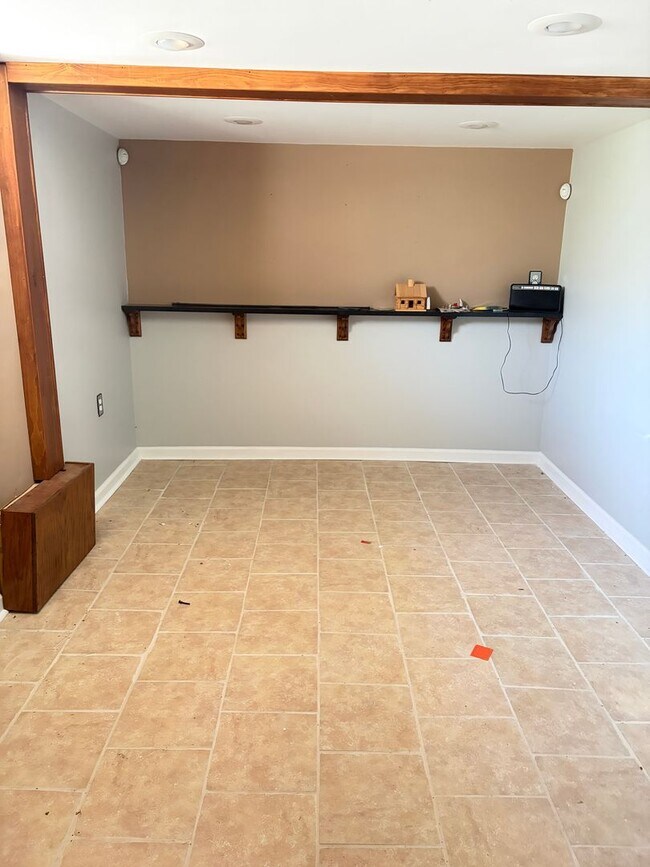 Building Photo - Stunning 3-Bedroom Townhome in Wissinoming! Available NOW!