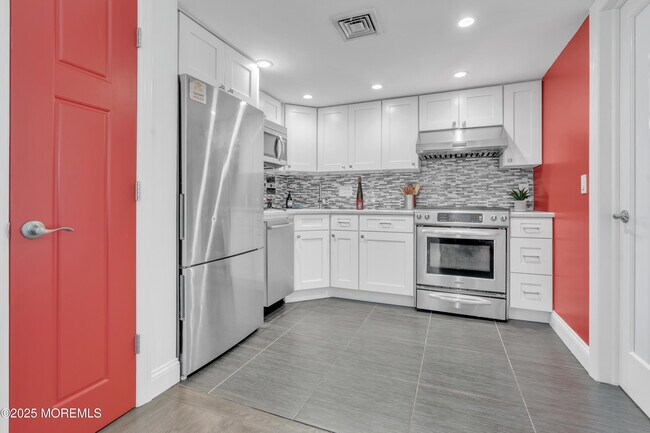 Building Photo - 1822 Parkway