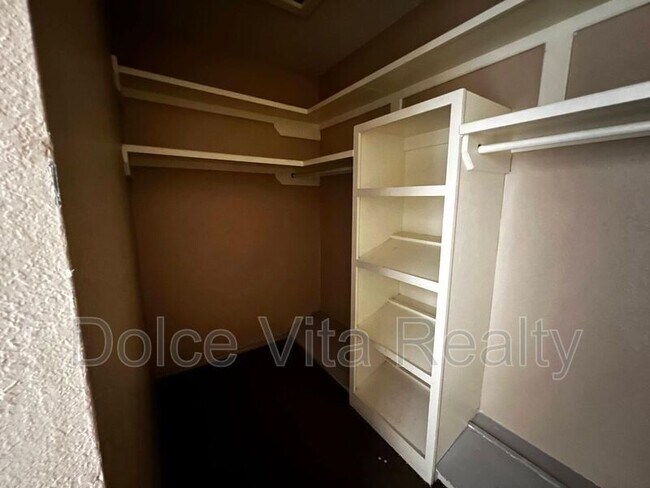 Building Photo - 4105 N 24th Ln