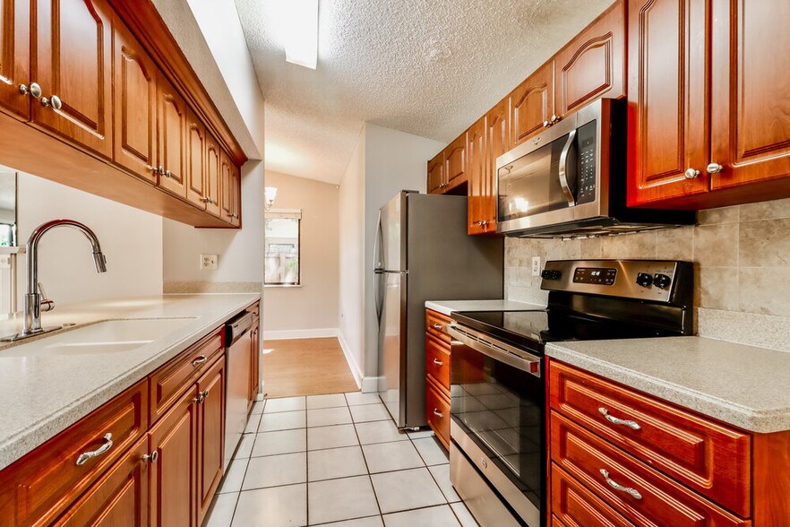 Building Photo - 7511 Breezewood Ct