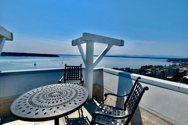 Building Photo - Stunning Belltown Penthouse w/ Ocean Views