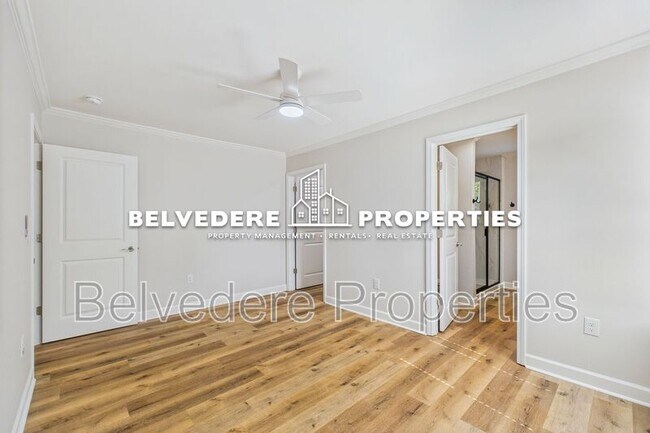 Building Photo - 2322 Fernwood Dr