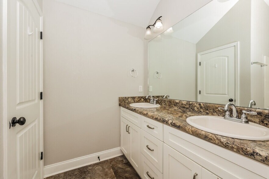 Building Photo - 1221 Catawba Way