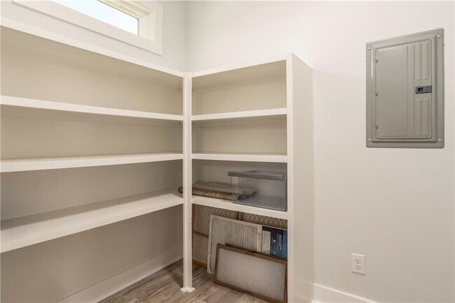 Building Photo - 1913 Cadillac Ave