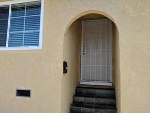 Building Photo - 711 Maltman Ave