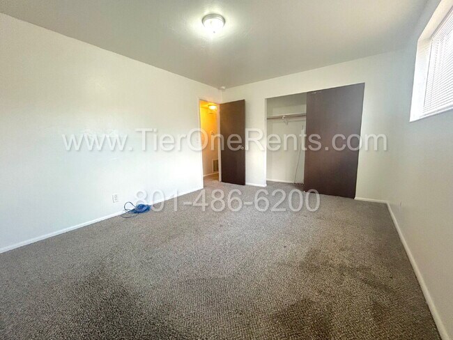 Building Photo - NO DEPOSIT option available for qualified renters!