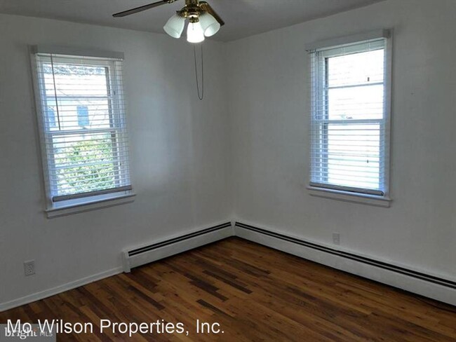 Building Photo - 4 br, 1 bath House - 1114 Burton Street