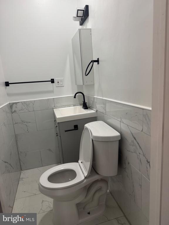 Building Photo - 312 E 25th St