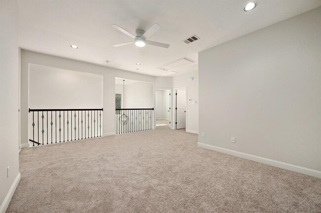 Building Photo - 8620 Alophia Dr