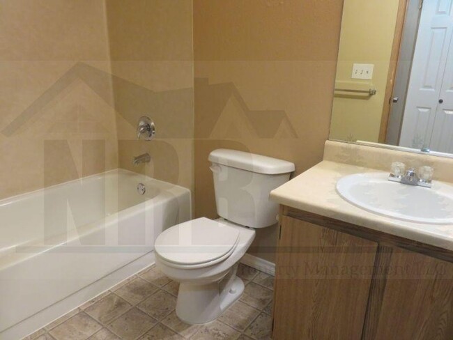 Building Photo - 1 Bd and 1 Ba Condo with pool, hot tub abd...