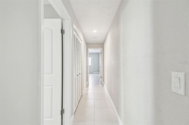 Building Photo - 5050 Porpoise Pl