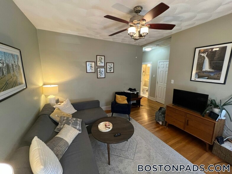 Building Photo - 24 Ellington Rd