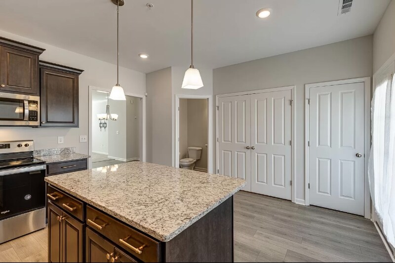 Building Photo - 204 Kinsale Dr