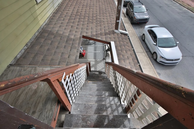Building Photo - Beautifully Renovated 2-Bedroom, 1-Bath Apartment Move-In Ready!