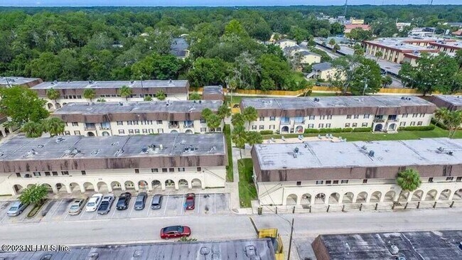 Building Photo - 1735 El Camino Rd