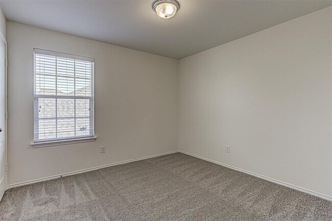Building Photo - 339 Alamosa Dr