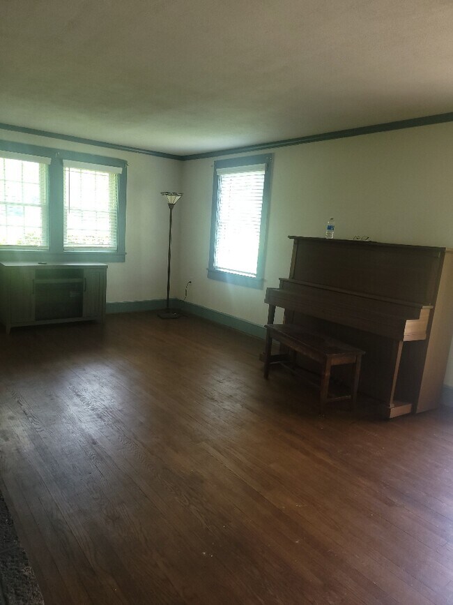 Building Photo - 928 W Lydia Hwy