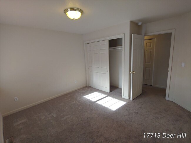 Building Photo - Hidden Valley Lake Rental- PGE included