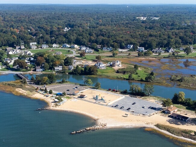Building Photo - 176 Shore Rd