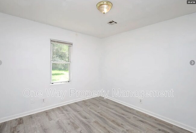 Building Photo - 1738 N Poplar Ave
