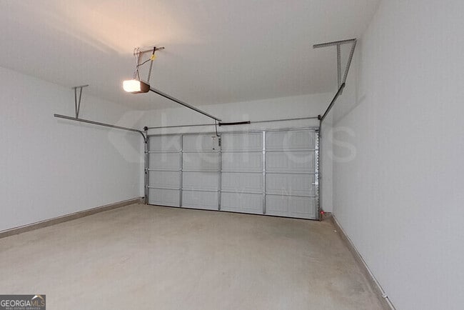 Building Photo - 130 English Oak Ln