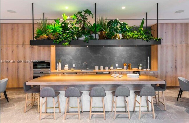 Building Photo - 2831 S Bayshore Dr