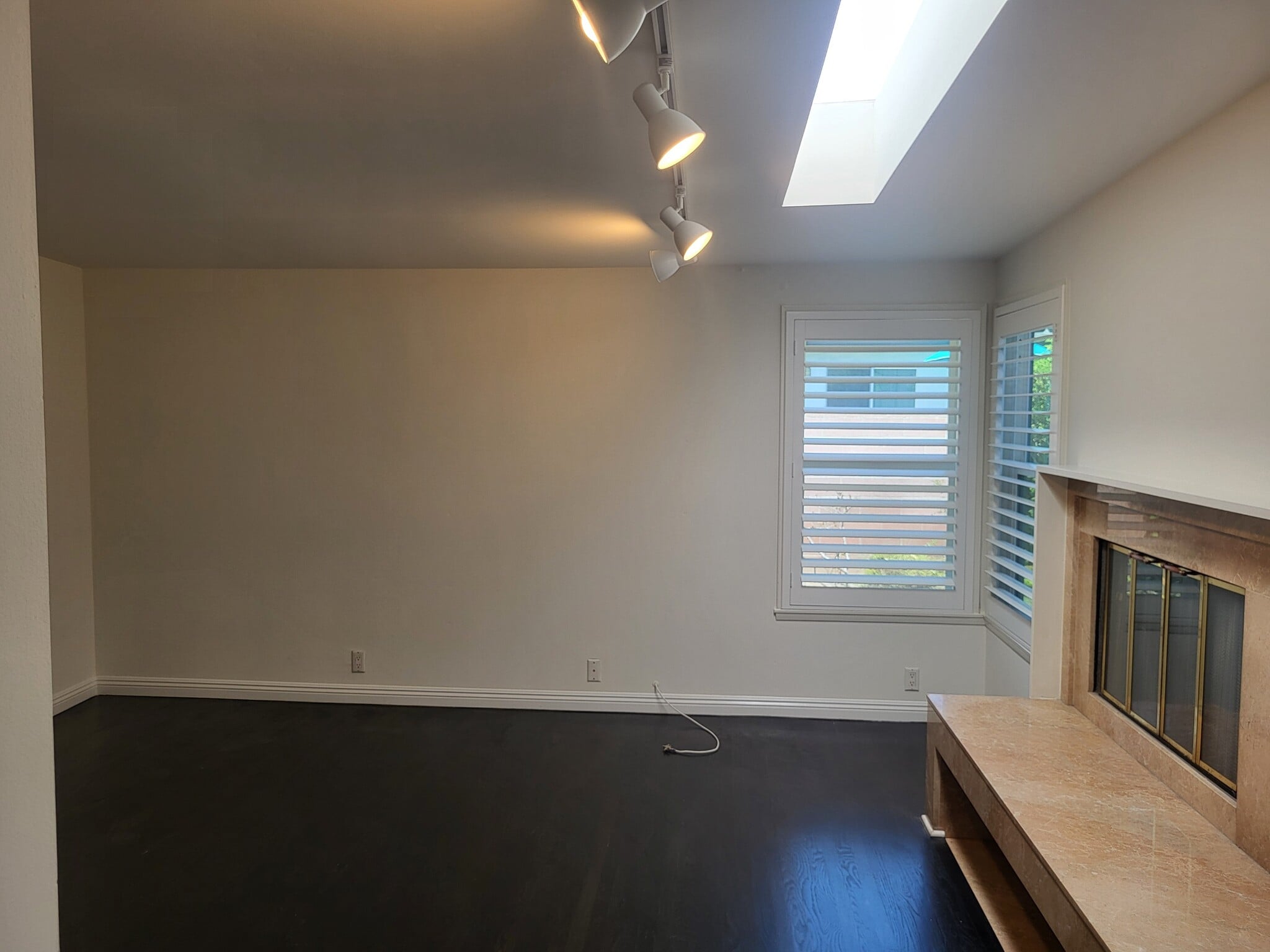 Building Photo - 2215 W 237th St