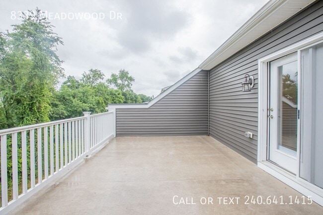 Building Photo - 8339 Meadowood Dr