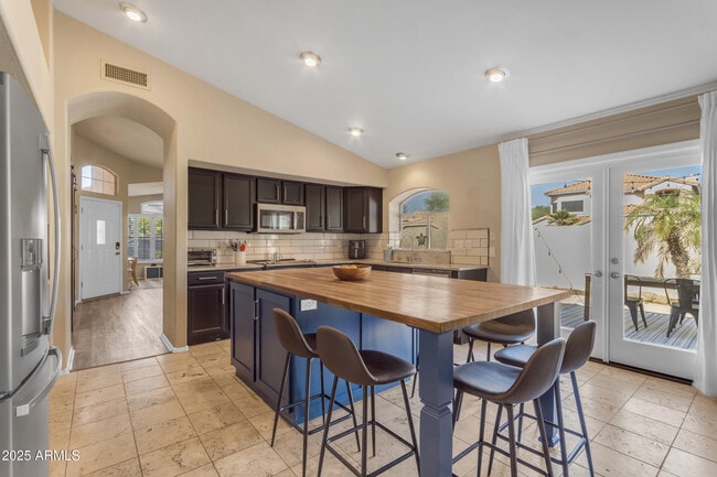 Building Photo - 1823 W Remington Dr