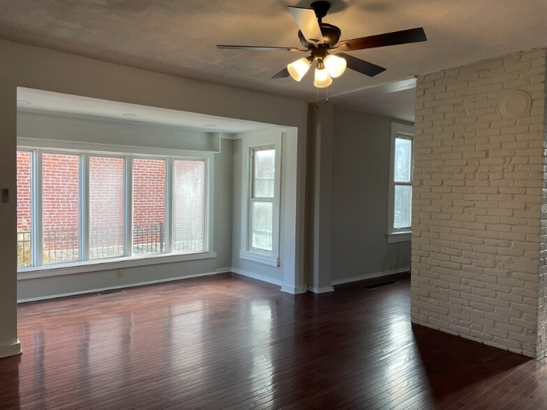 Building Photo - 494 Reinhard Ave