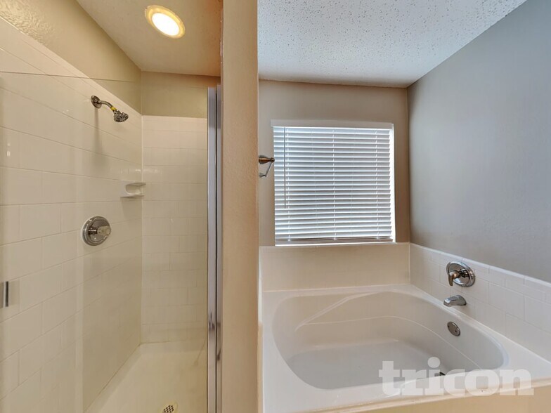 Building Photo - 7005 Bridlewood Dr