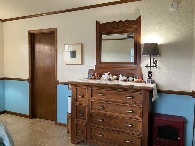 Primary bedroom - 308 Hawthorne Dr