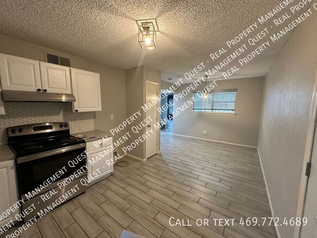 Building Photo - 10631 Wessex Dr
