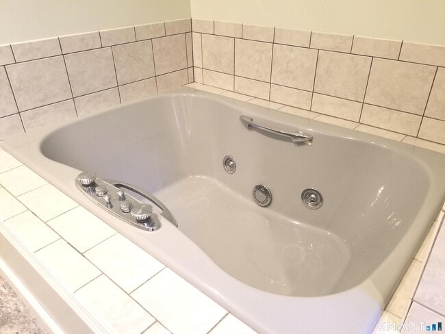 Building Photo - 1093 Shippan Ave